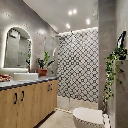 Modern Style 2br-apt - 10min To Skanderbeg Square Appartamento *