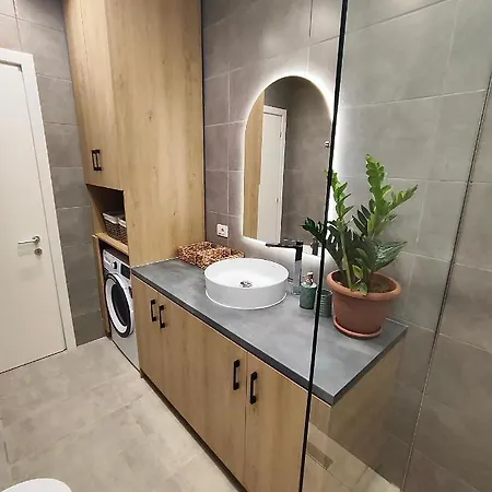 Modern Style 2br-apt - 10min To Skanderbeg Square Lägenhet